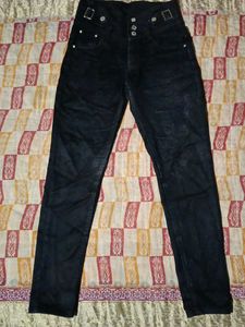 Stylish Black High-Waisted Jeans