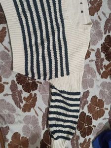 Striped Knit cropped Sweater