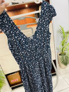 Beautiful strechable jumpsuit with belt