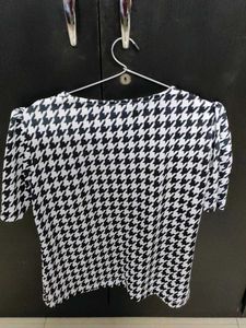 Monochromatic Crop top (Size L)