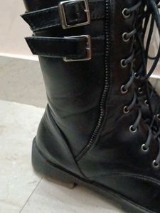 Ket importa Black Boots