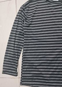 striped oversized pullover with full sleeves!