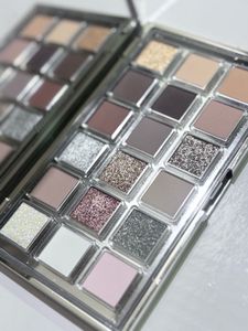 Huda Beauty Eyeshadow Palette
