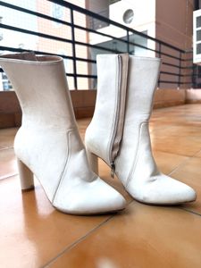Sherrif Shoes Women White Solid Block Boots