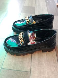 Chain Detailed Black Loafers