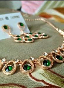 Graceful Jewellery Set For Females....