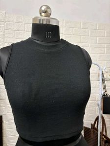 Basic Black Ribbed Crop Top