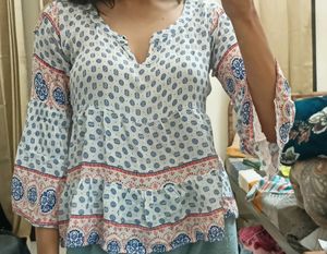 S size shoulder cut top umbrella sleeved women top