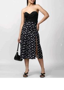 Chic Black Strapless Top