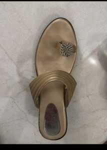 Combo Of Flats And Heals Like New .