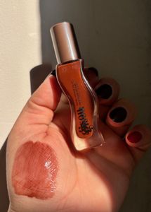 Gisou honey infused Lip oil :- Milky Mocha