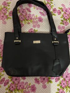 Black Handbag👜