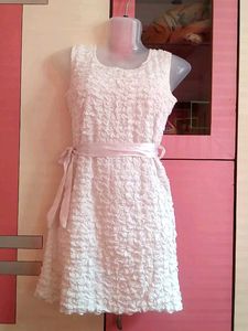 👸White Textured Party Dress