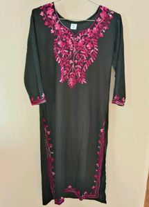 Elegant Black And Pink Embroidered Kurta