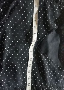 It&#39;s Beautiful Black Top With White Point On It