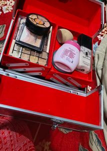 Red Makeup Kit
