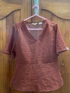 Beautiful Brown Top From Levi’s
