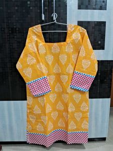 Set of 4 Women&#39;s Kurtis