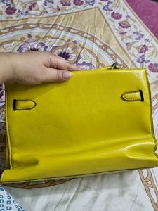 🔥 SUPER STYLISH HANDBAG WITH SLING ATTACHED