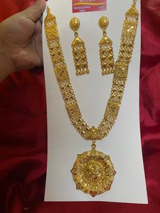City Gold Long Necklace With Earrings