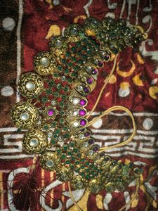 Two Choker Set With 1maglsutr And Pendant Pendan