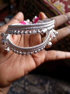 Glittering Women Anklets.