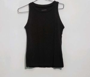 Black Round Neck Sleeveless Top