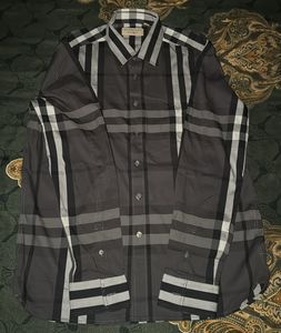 Authnetic burberry shirt L size