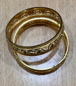Elegant Gold-Tone Bangle Set