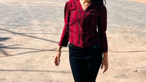 V NECK TOP