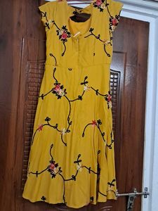 Floral Embroidered Yellow Dress🌻💖