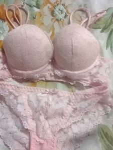 Lace Bra &amp; Panty Set