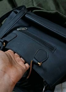 Luxurious Black Sling Bag!