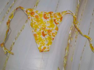 (100)Floral Print Bikini Top