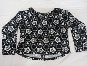 Classy Black Crop Top 🖤 New Unused