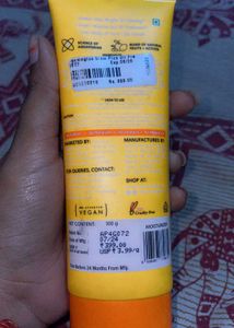 Aqualogica Glow+ Oil-Free Moisturizer