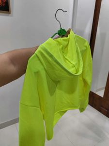 Neon &#39;BABE&#39; Hoodie Crop Top