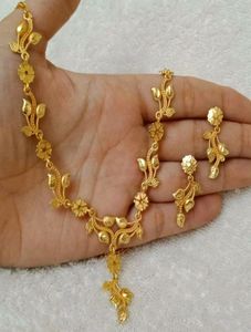 Golden Jewellery Set For Womens