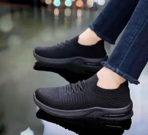 Black Casual Sneakers - Stylish & Comfy