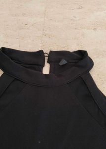 Hot black sleeveless top