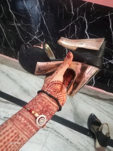 Black And Golden Heels 👠