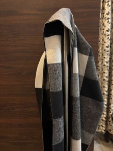 Stylish Black &amp; White Check Scarf