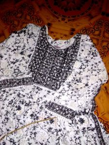 Elegant Floral Print Kurta