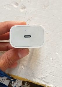 APPLE NEW AND ORIGINAL 20 WATT MOBILE ADAPTER
