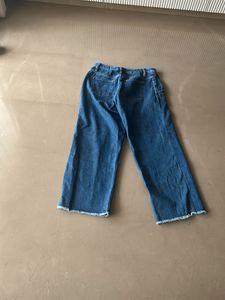 Frayed Hem Cropped Wide-Leg Jeans
