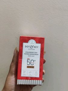 Dot&Key Strawberry Dew Tinted Suncreen 05 Beige
