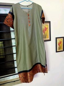 Women&#39;s Pattu Kurti