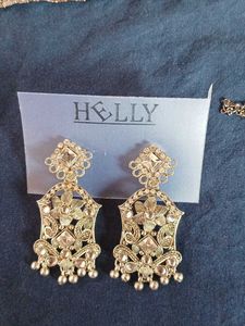 One necklace,  A Pair Of Earring