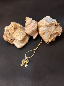 Bow Pendant Necklace