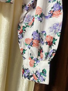 Cute Floral Print Top / Size S